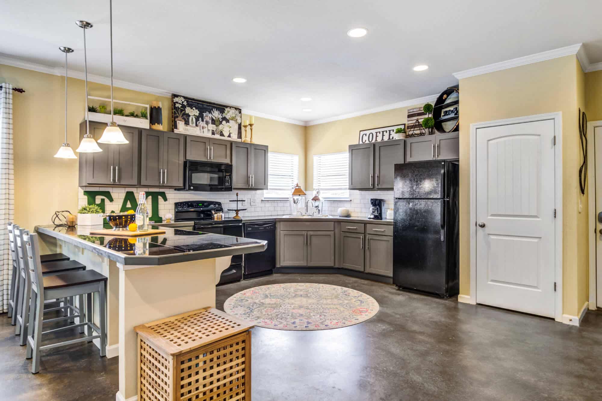 the collective at auburn luxury off campus cottage apartments near auburn university spacious kitchens with pantries granite countertops sleek black appliances