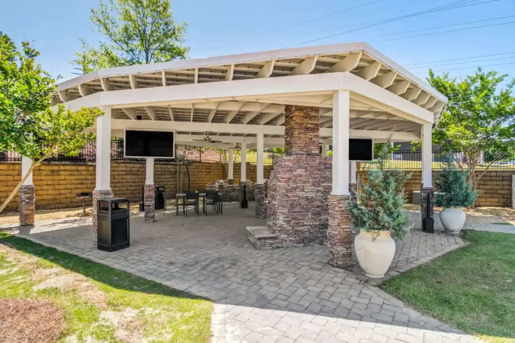 the collective at auburn luxury off campus cottage apartments near auburn university outdoor lounge area with tvs grills and picnic area 2